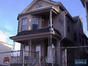 Primary Photo - 452 River St