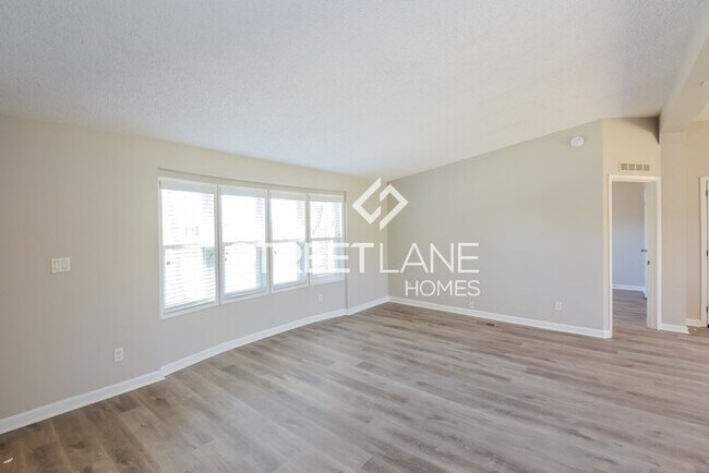 Building Photo - REDUCED!