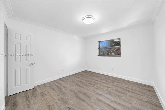 Foto del edificio - 4335 NW S Tamiami Canal Dr