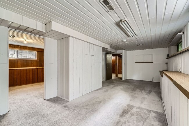 Building Photo - 2212 15th Ave S
