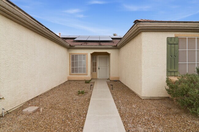 Foto del edificio - Discover comfortable single-story living in this inviting 3-bedroom, 2-bathroom home offering 1,7...