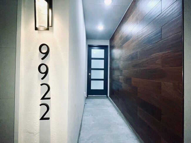 Building Photo - 9922 Borna