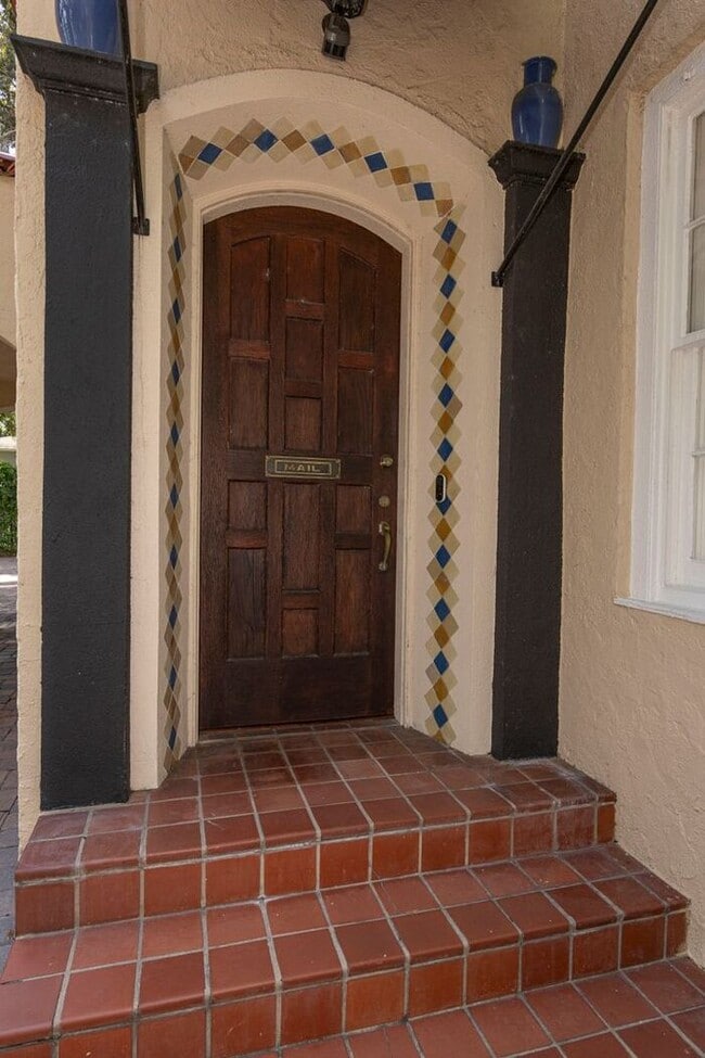 Foto del edificio - Spacious 4-Bedroom 1930's Mediterranean Home in College Park