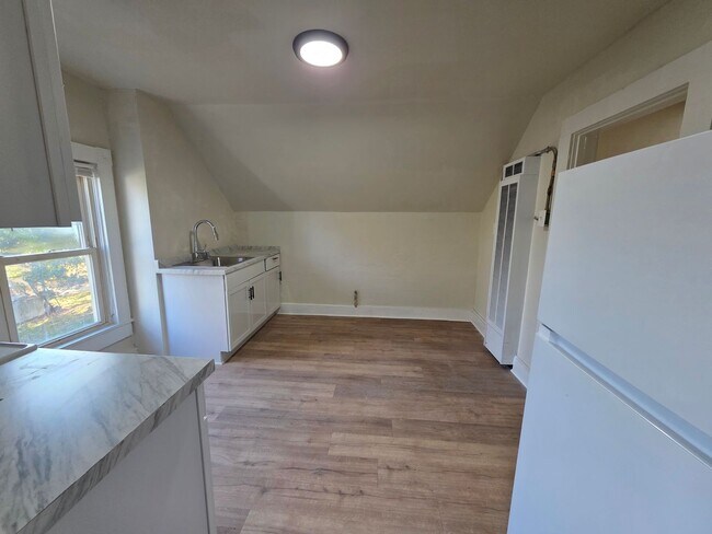 Foto del edificio - 124 S Lake St