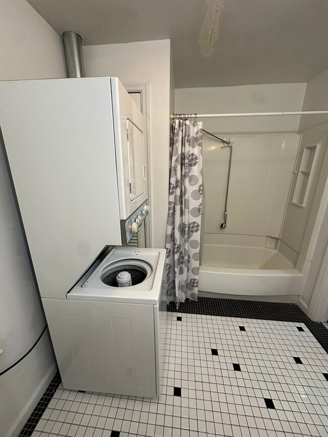 Building Photo - 405 Park Ave