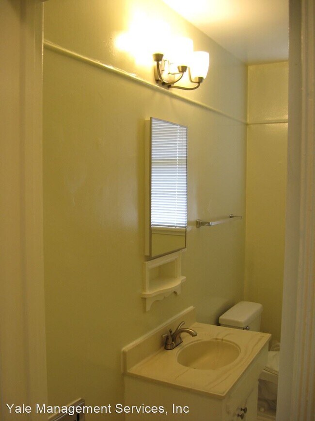 Foto del edificio - 8320-8326 W 1st St