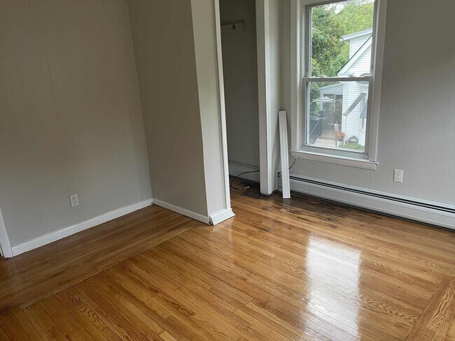 Building Photo - 4031-4037-4037 Pleasant St