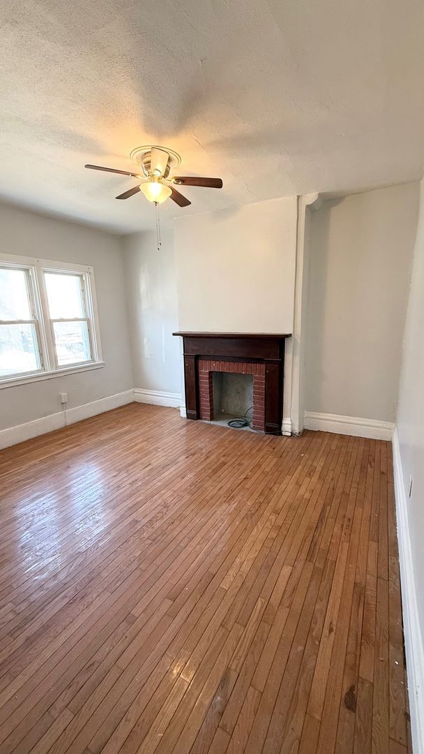 Foto del edificio - Spacious Townhome in Lawrenceville for Rent- Hardwood Floors and Large Backyard!