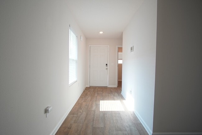 Building Photo - Modern 3BD/2BA in Ashland Manor – Open Lay...