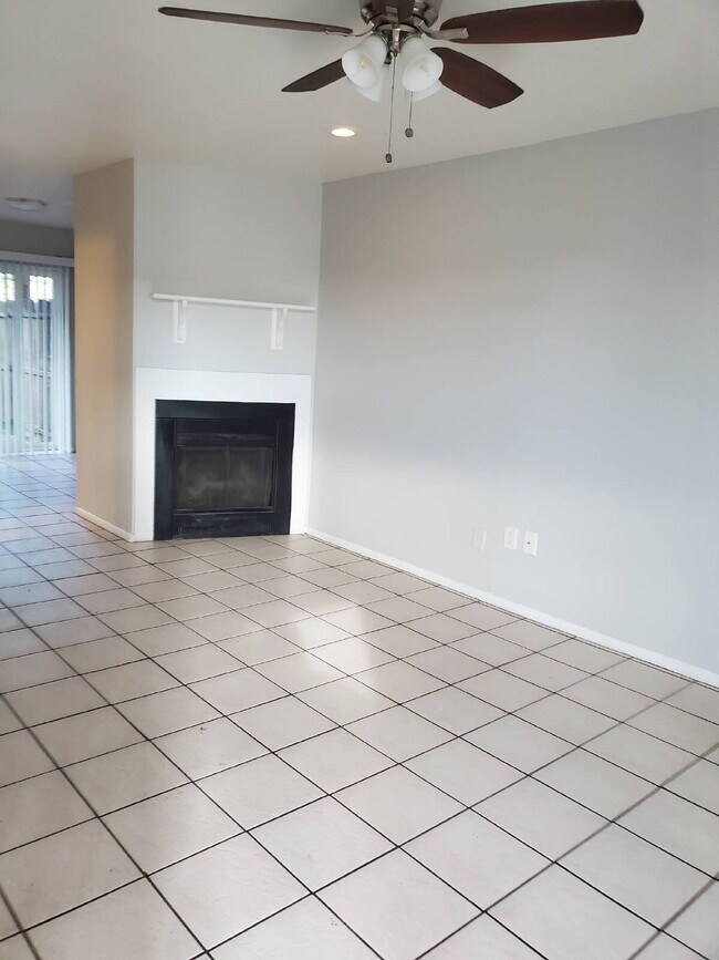 Building Photo - OPEN HOUSE WED 7/23/25 3:00 PM  Stylish 2 ...