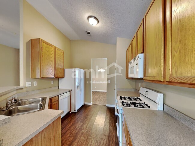 Foto del edificio - 2135 Beckenham Pl