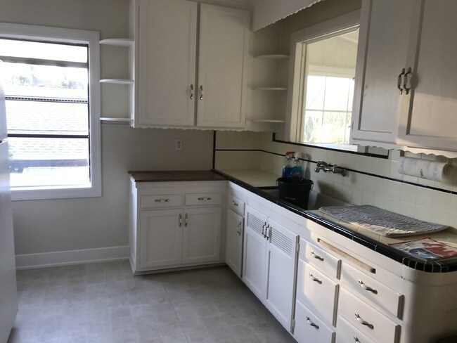 Building Photo - 416 W 40th Pl