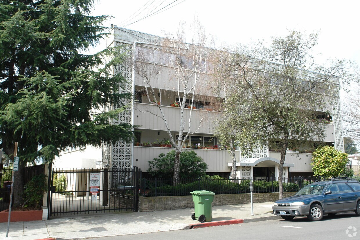 Primary Photo - 1440 Walnut St