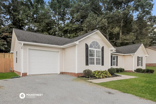 Building Photo - 806 White Oak Ln
