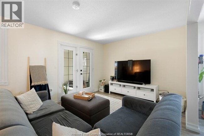 Building Photo - 1203 Cottage Pl