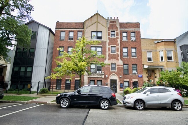Building Photo - 2837 W Palmer