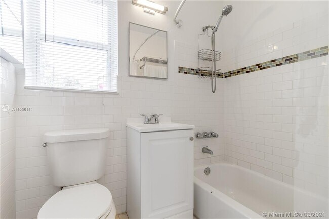 Building Photo - 424 NE 64th St