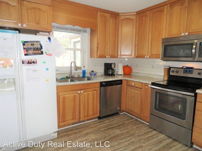 Building Photo - 128 Robinhood Dr