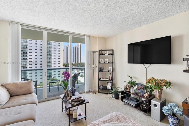 Foto del edificio - 19390 Collins Ave