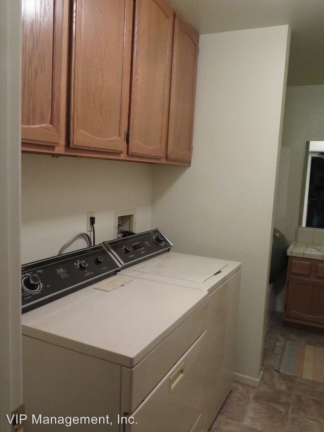 Building Photo - 2 br, 2 bath House - 19049 Elm Dr