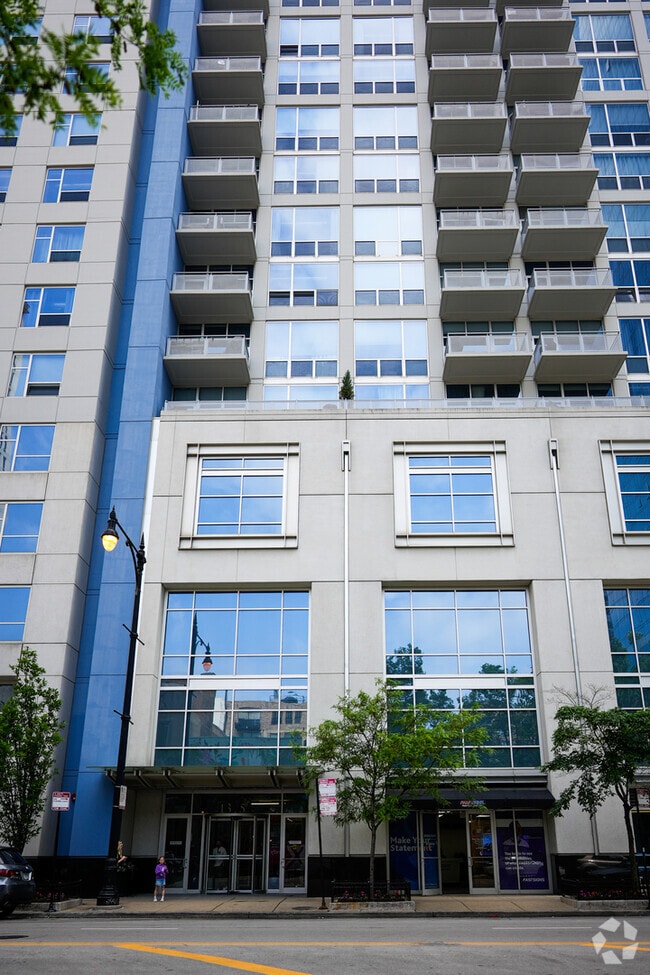 Building Photo - 1305 S Michigan Ave