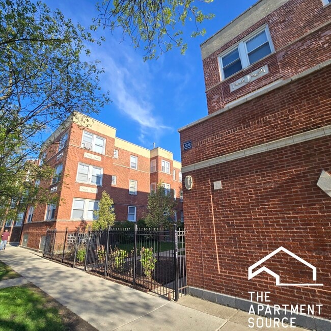 Photo - 3151 W Argyle St Apartment