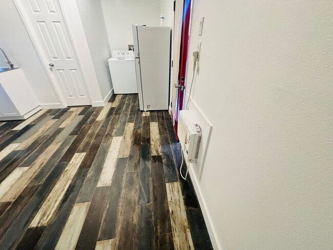 Building Photo - 152 W Tenth St