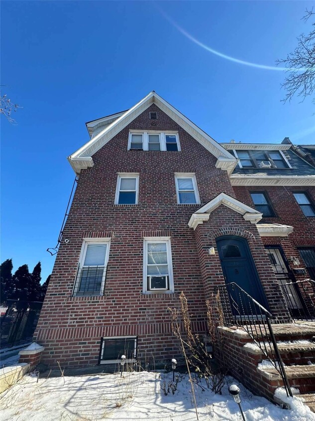 Foto principal - 33-11 71st St