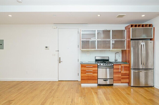 Building Photo - 687 Driggs Ave