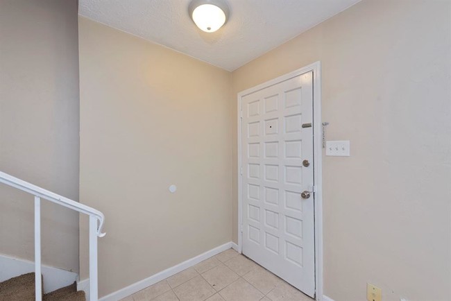 Building Photo - 6979 Chasewood Dr