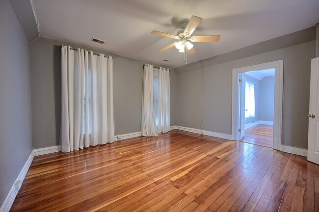 Building Photo - 6 N Lapeer St