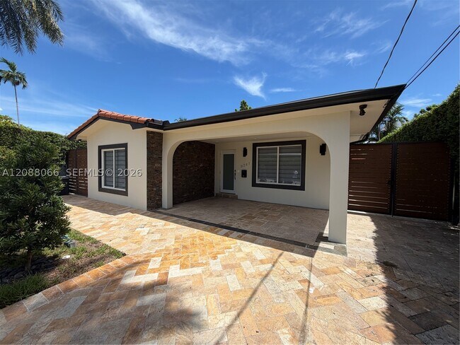 Foto del edificio - 9341 Dickens Ave