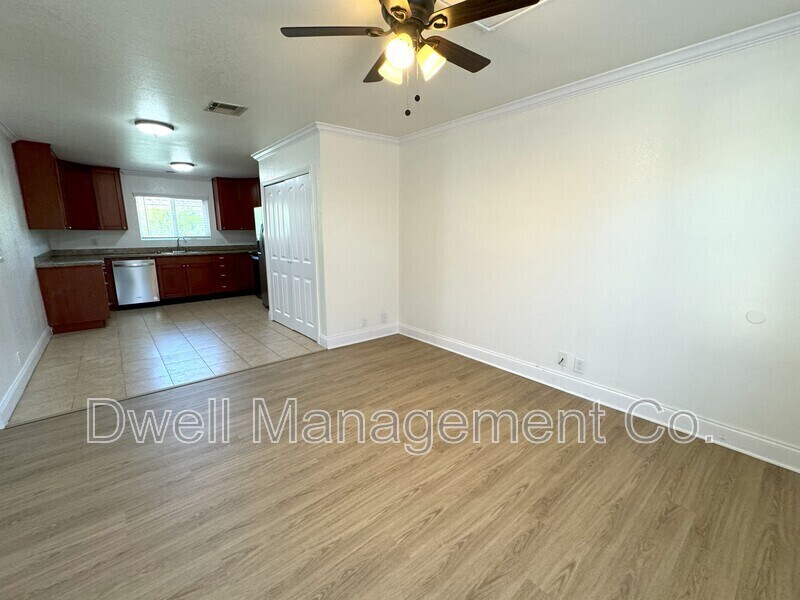 Primary Photo - 1440 Oakdale Ave