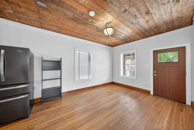 Building Photo - 224 Forrest Ave