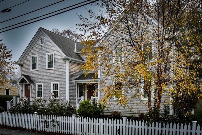 Building Photo - 14 Pleasant St