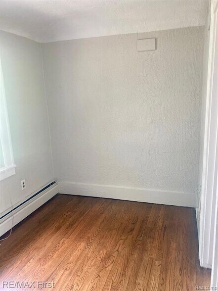 Foto del edificio - 23360 Carlisle Ave
