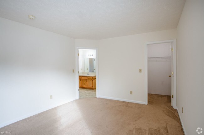 Building Photo - 3 br, 2 bath Condo - 4052 Pine Drive