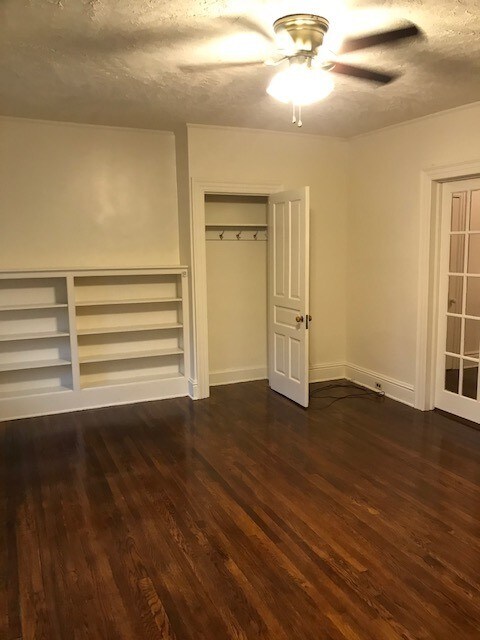 Primary Photo - 525 W Market St