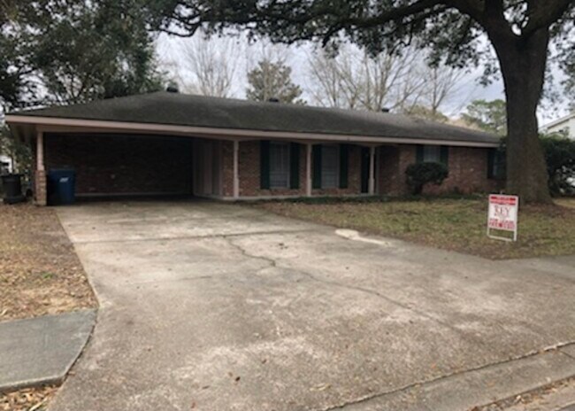 Building Photo - 409 Live Oak Dr
