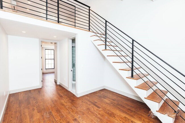 Foto del edificio - 133 Menahan St