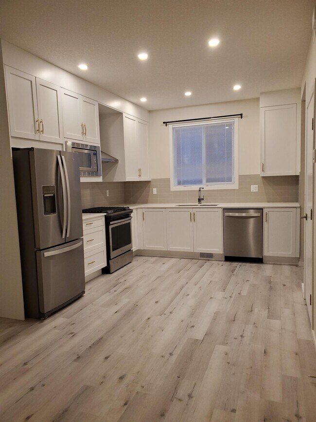 Building Photo - 120 Redstone Walk NE