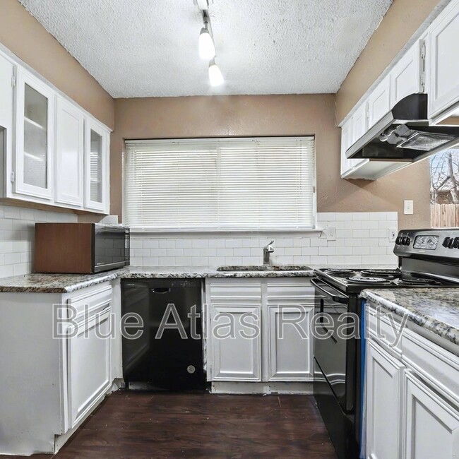 Photo - 805 Cherry Hills Dr House