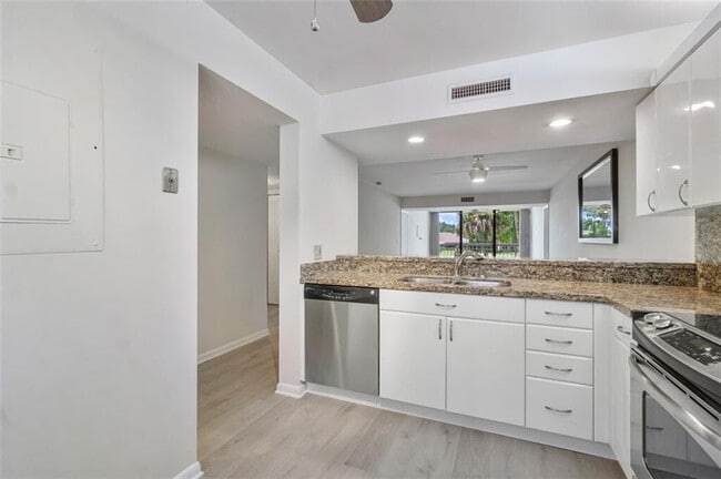Building Photo - 6181 Balboa Cir