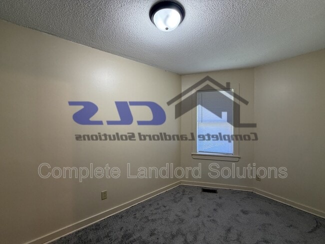 Building Photo - 1362 Chestnut St