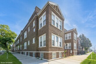 Building Photo - 4954 W Augusta Blvd