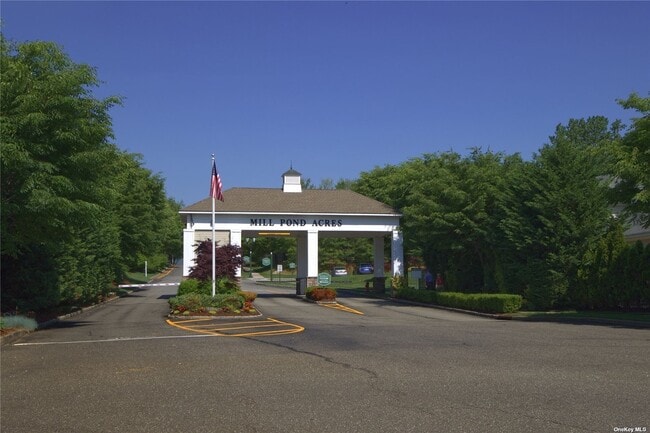 Building Photo - 144 Pond View Dr