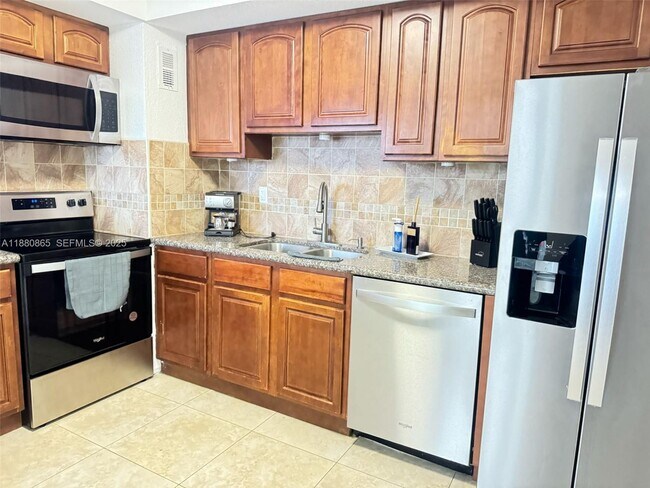 Foto del edificio - 5838 Collins Ave