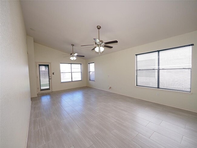 Building Photo - 1161 Kentra Dr