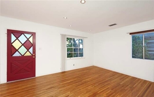 Foto del edificio - 12619 Eastbrook Ave