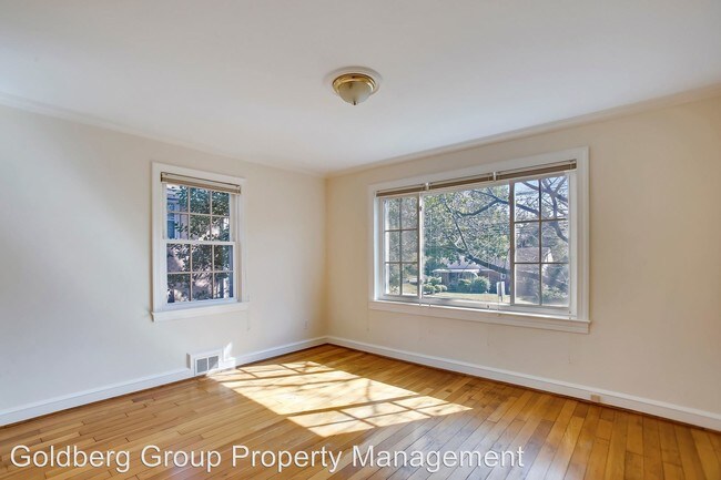 Foto del edificio - 3 br, 3 bath House - 205 E. Franklin Avenue